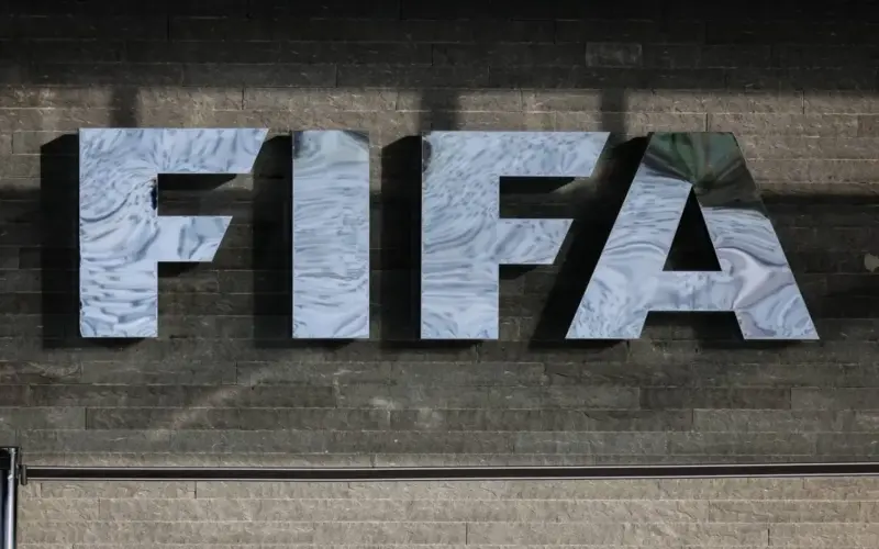 “فيفا” تعلن اعتماد لوائح جديدة لانتقالات اللاعبين